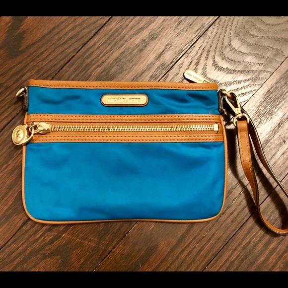 Michael Kors Handbags - Michael Kors clutch